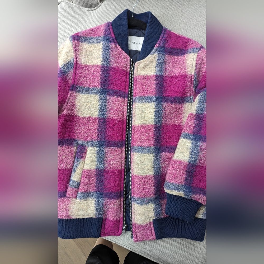 Aritzia jacket (never worn) in XS